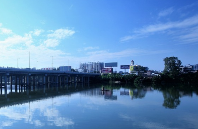 在臨港的機(jī)遇和挑戰(zhàn)中寧波國際物流怎樣發(fā)展呢？